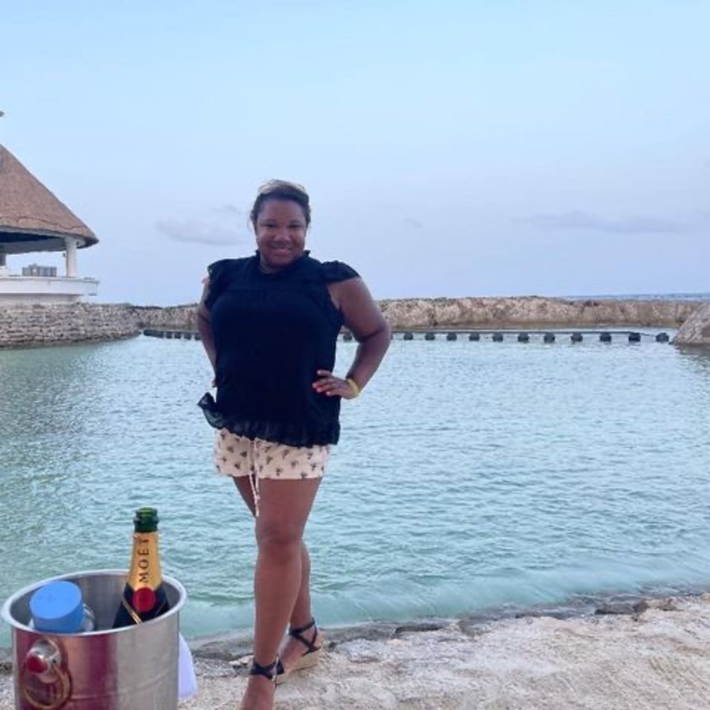 Meet your Posher, Monica